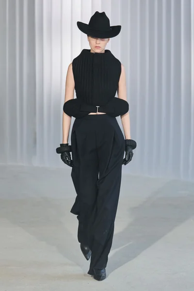 Look 32